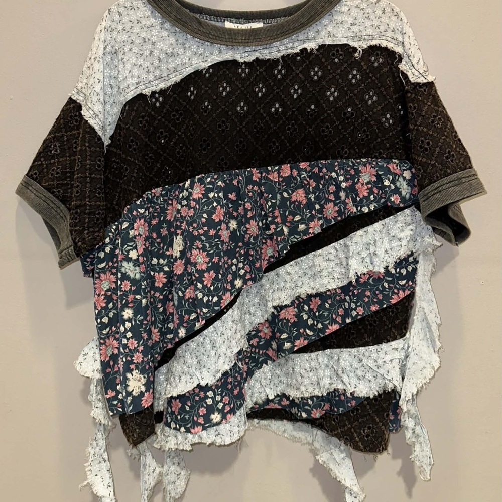 NWOT Oli & Hali Boho Patchwork Floral Asymmetrical Fringe Top